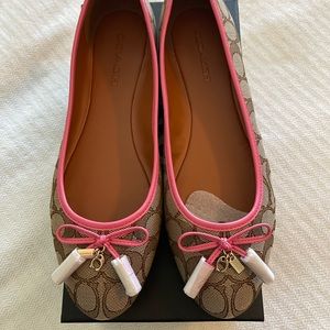 Coach Benni Sig Jacq Flat size 11 never worn and kept in box.